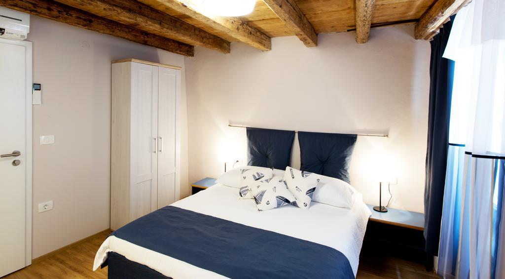 Guesthouse Centrum B&B Izola Exterior foto
